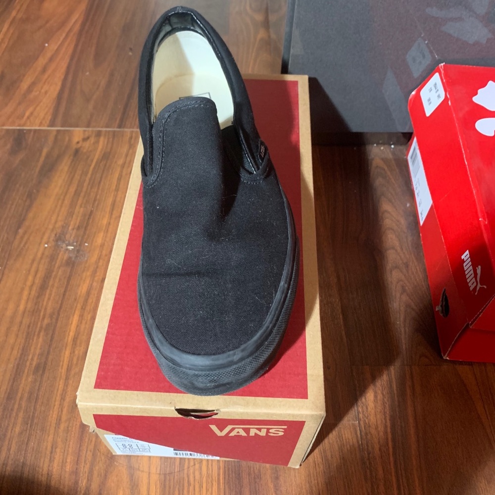 Black Vans Classic Slip-On